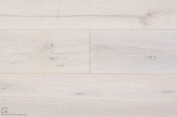 Flooring - Aged FMH 7-1/2" Oak Medallion Bonneville Naturally Flooring